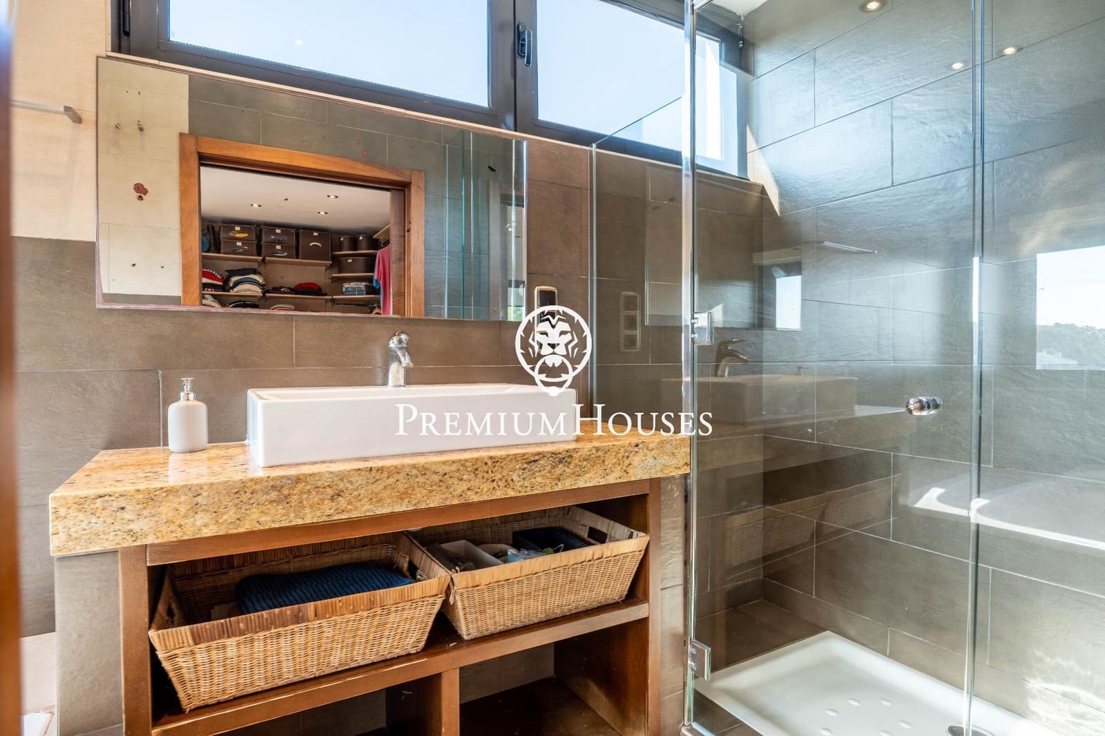 6 soverom Villa til salgs i Torredembarra med svømmebasseng garasje - € 3 350 000 (Ref: 9382739)