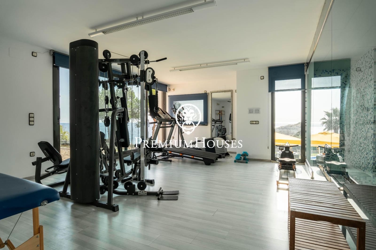 6 soverom Villa til salgs i Torredembarra med svømmebasseng garasje - € 3 350 000 (Ref: 9382739)