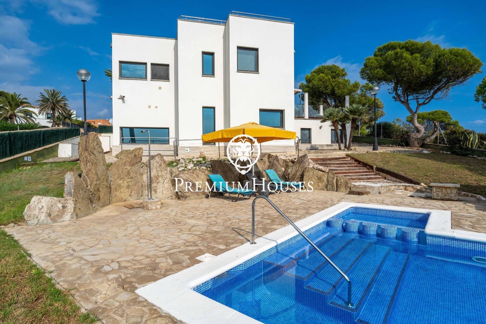 6 soverom Villa til salgs i Torredembarra med svømmebasseng garasje - € 3 350 000 (Ref: 9382739)