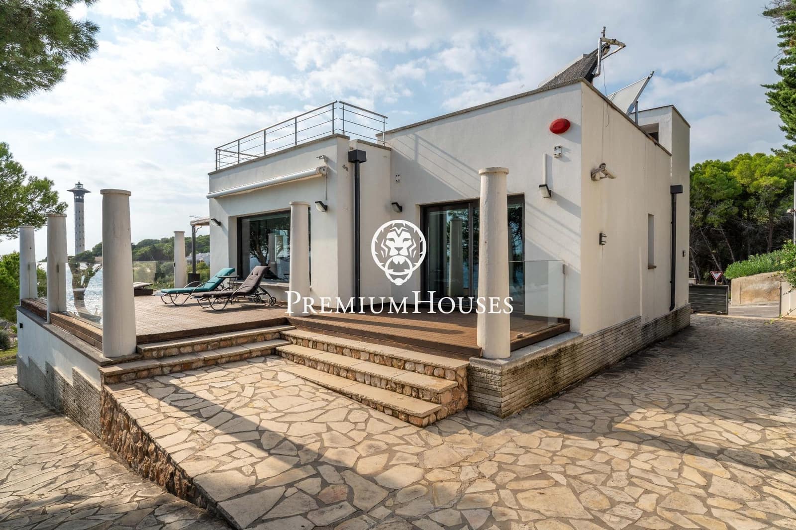 6 soverom Villa til salgs i Torredembarra med svømmebasseng garasje - € 3 350 000 (Ref: 9382739)