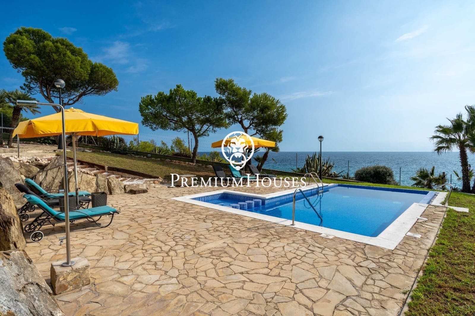 6 soverom Villa til salgs i Torredembarra med svømmebasseng garasje - € 3 350 000 (Ref: 9382739)