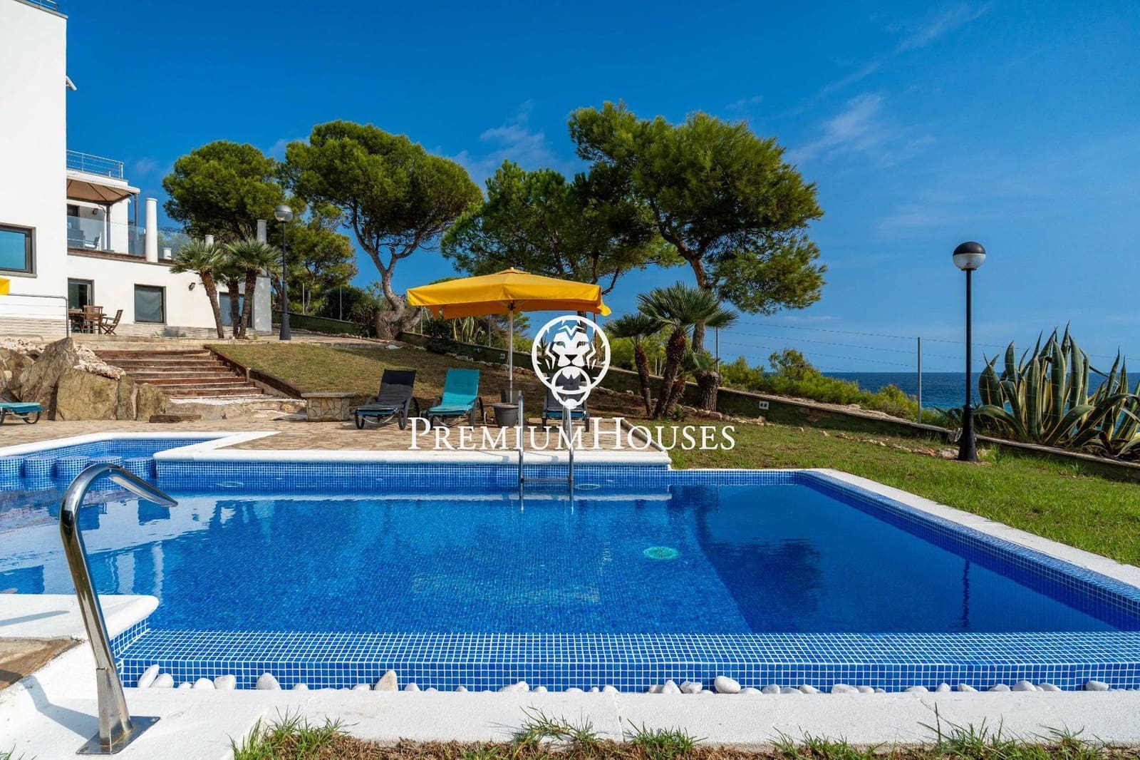 6 soverom Villa til salgs i Torredembarra med svømmebasseng garasje - € 3 350 000 (Ref: 9382739)