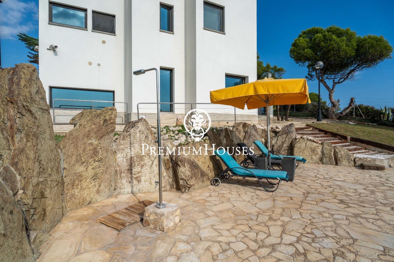 6 soverom Villa til salgs i Torredembarra med svømmebasseng garasje - € 3 350 000 (Ref: 9382739)