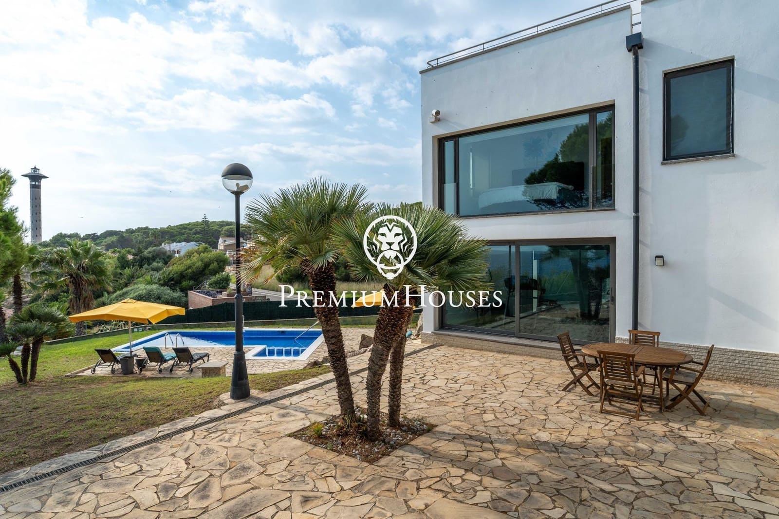 6 soverom Villa til salgs i Torredembarra med svømmebasseng garasje - € 3 350 000 (Ref: 9382739)