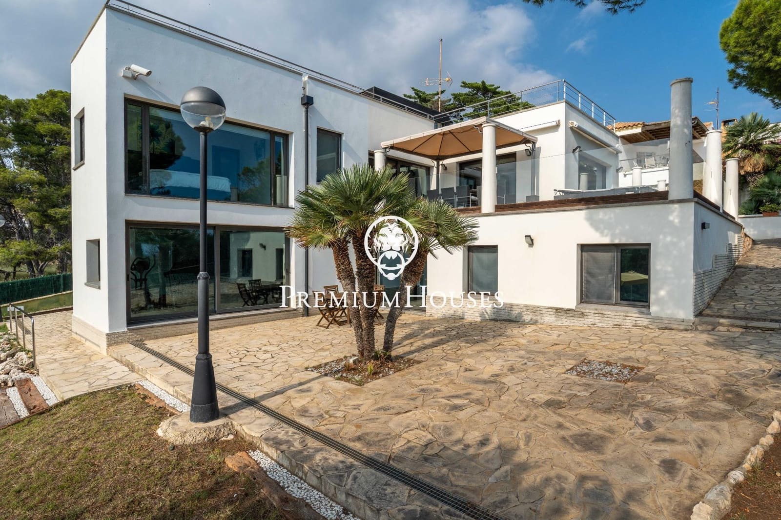 6 soverom Villa til salgs i Torredembarra med svømmebasseng garasje - € 3 350 000 (Ref: 9382739)