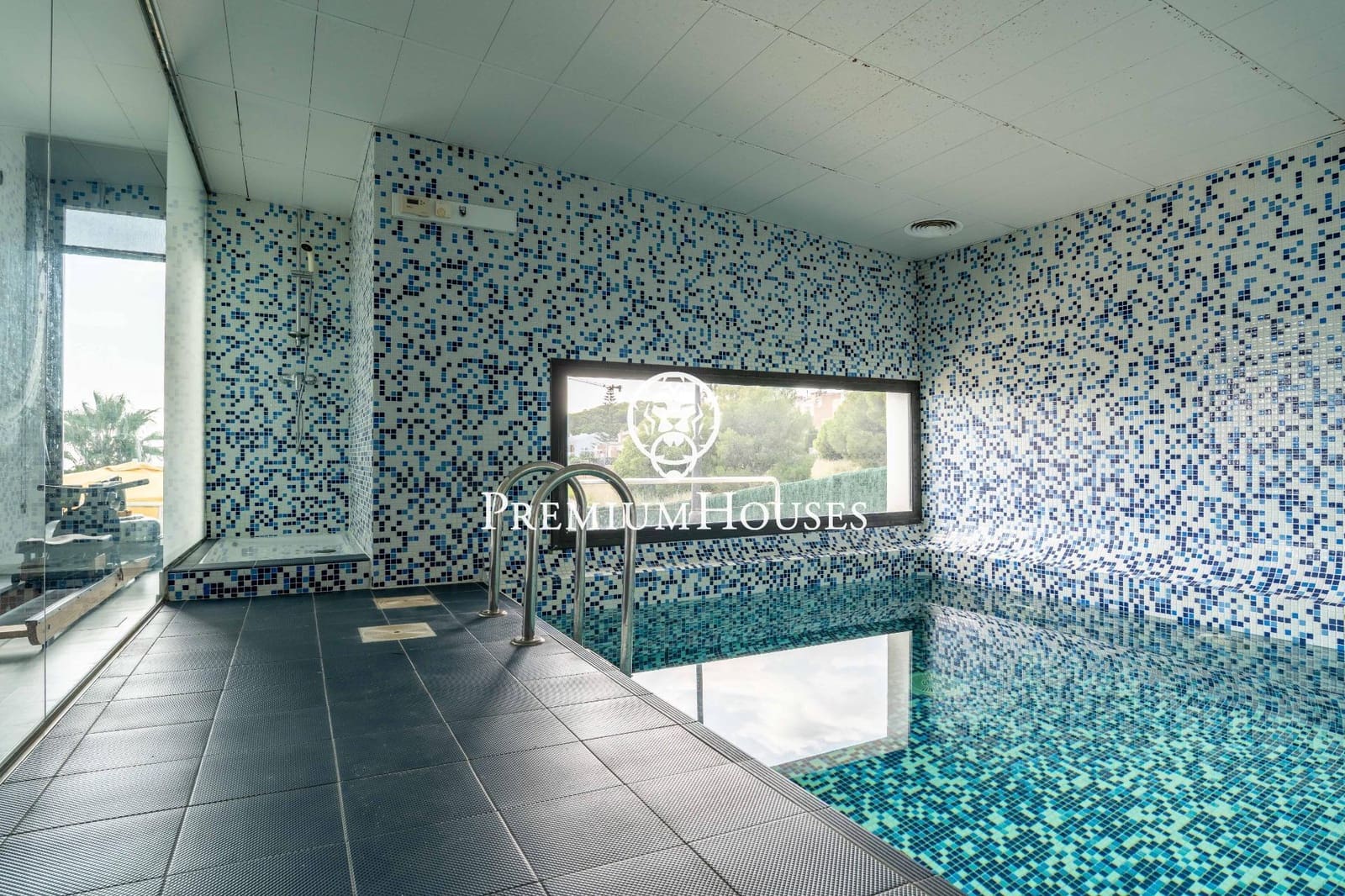 6 soverom Villa til salgs i Torredembarra med svømmebasseng garasje - € 3 350 000 (Ref: 9382739)