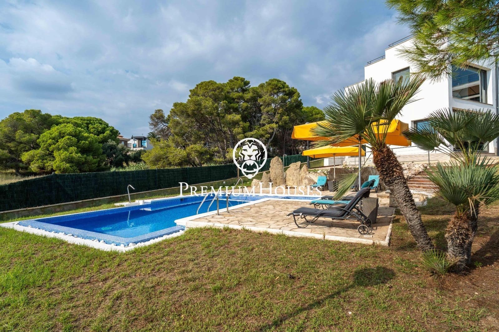 6 soverom Villa til salgs i Torredembarra med svømmebasseng garasje - € 3 350 000 (Ref: 9382739)