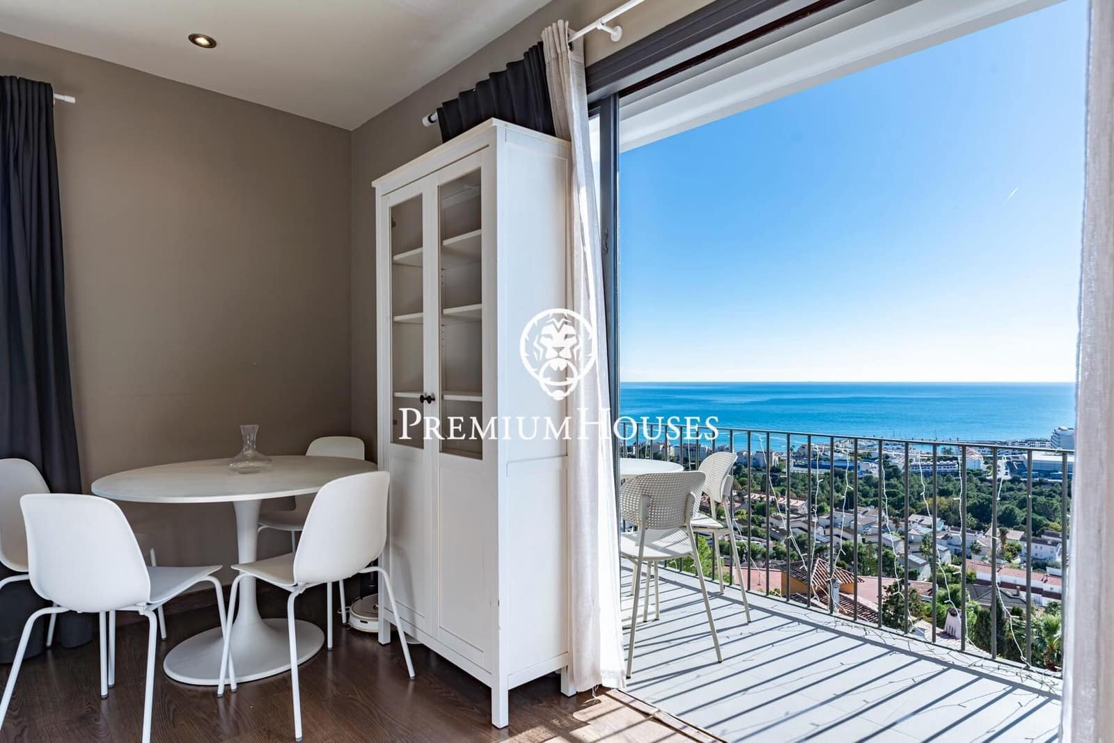 4 sypialnia Willa na sprzedaż w Sitges z basenem - 1 895 000 € (Ref: 9406637)