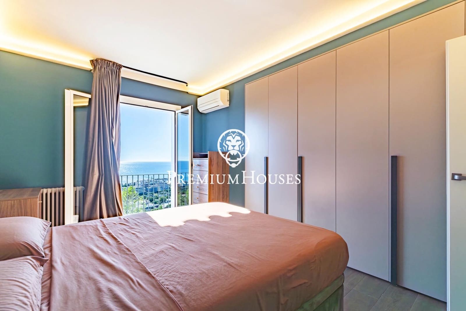 4 sypialnia Willa na sprzedaż w Sitges z basenem - 1 895 000 € (Ref: 9406637)