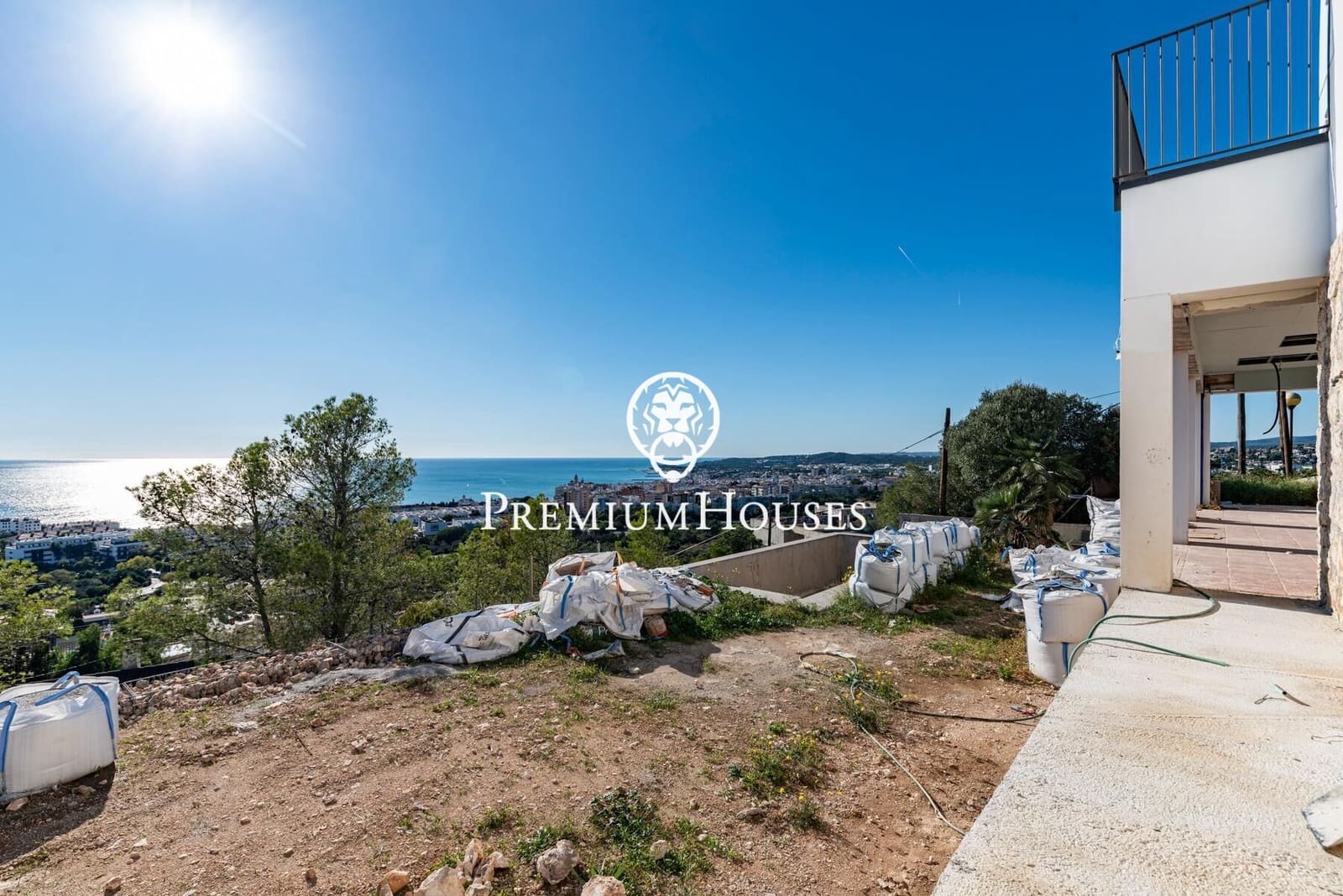 4 sypialnia Willa na sprzedaż w Sitges z basenem - 1 895 000 € (Ref: 9406637)