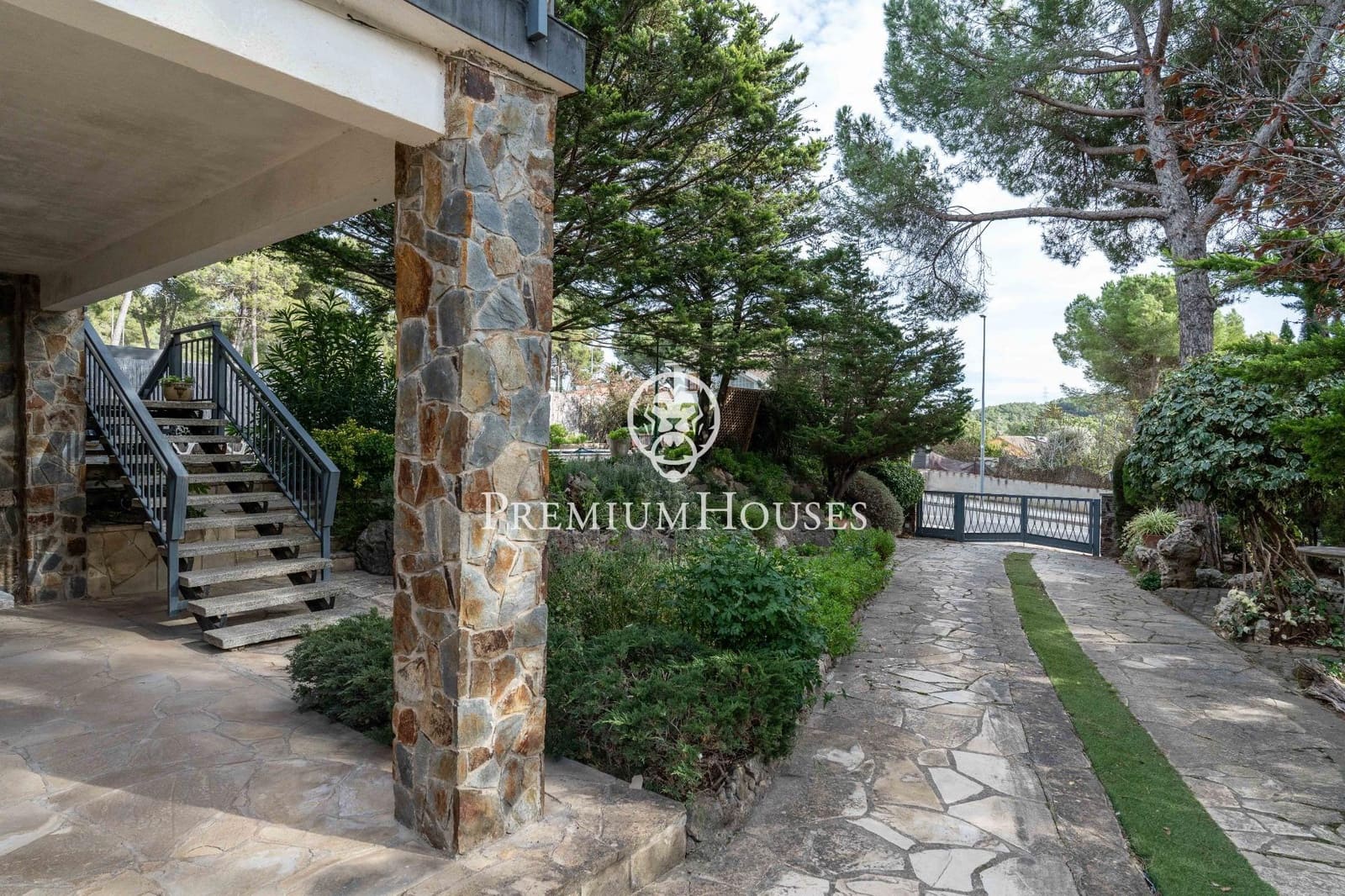 4 soverom Villa til salgs i Begues med svømmebasseng garasje - € 620 000 (Ref: 9413998)