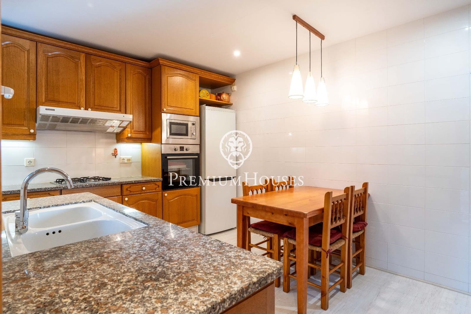 4 soverom Villa til salgs i Begues med svømmebasseng garasje - € 620 000 (Ref: 9413998)