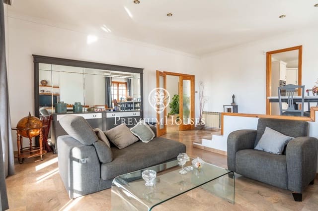 4 bedroom Villa for sale in Vilanova i la Geltrú with pool garage - € 715,000 (Ref: 9419617)