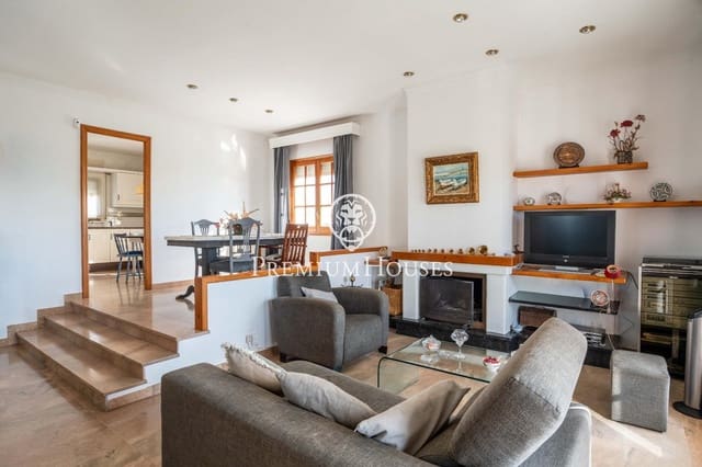 4 bedroom Villa for sale in Vilanova i la Geltrú with pool garage - € 715,000 (Ref: 9419617)