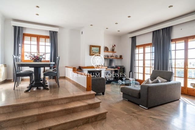 4 bedroom Villa for sale in Vilanova i la Geltrú with pool garage - € 715,000 (Ref: 9419617)