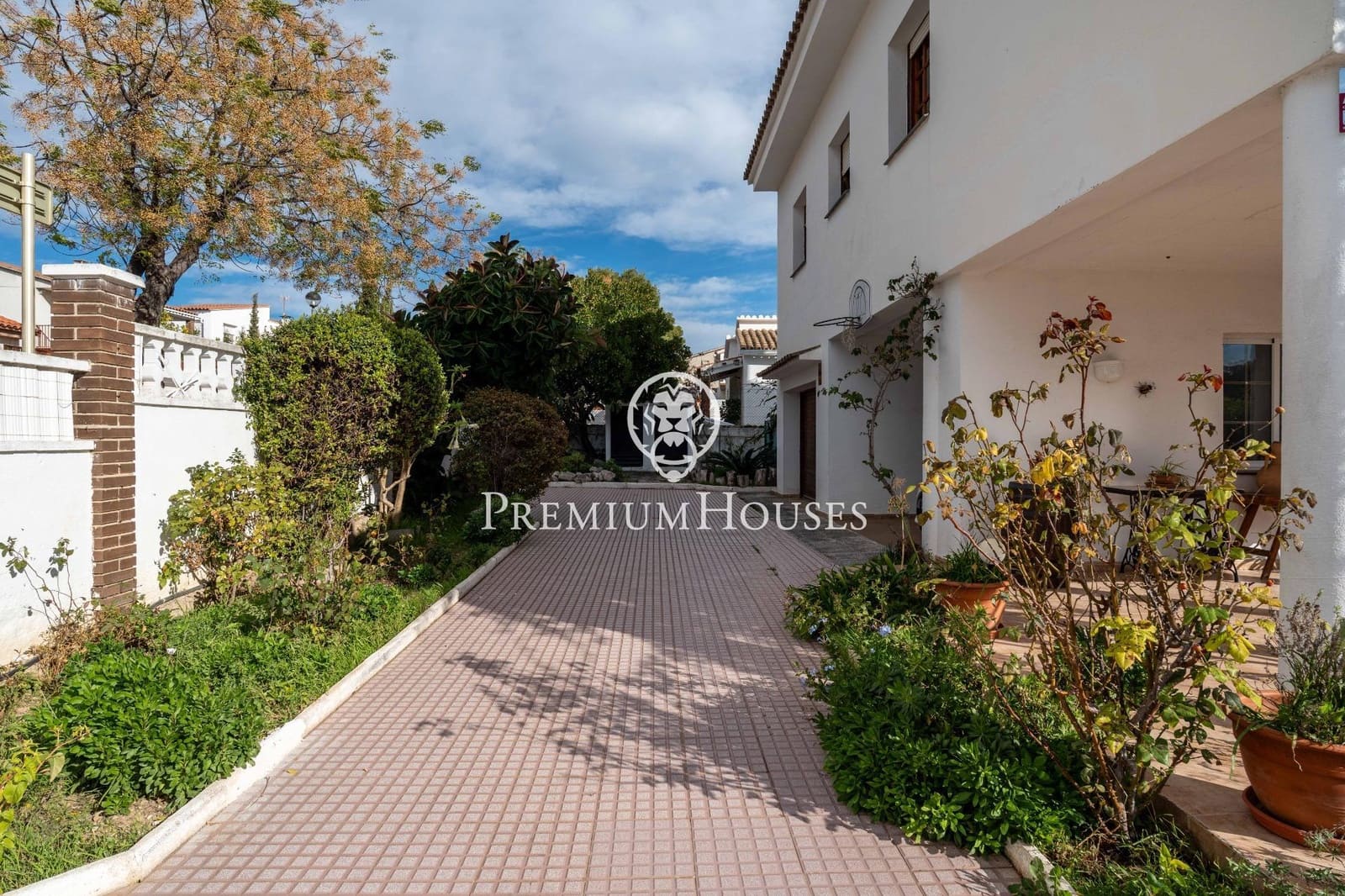 4 bedroom Villa for sale in Vilanova i la Geltru with pool garage - € 715,000 (Ref: 9419617)