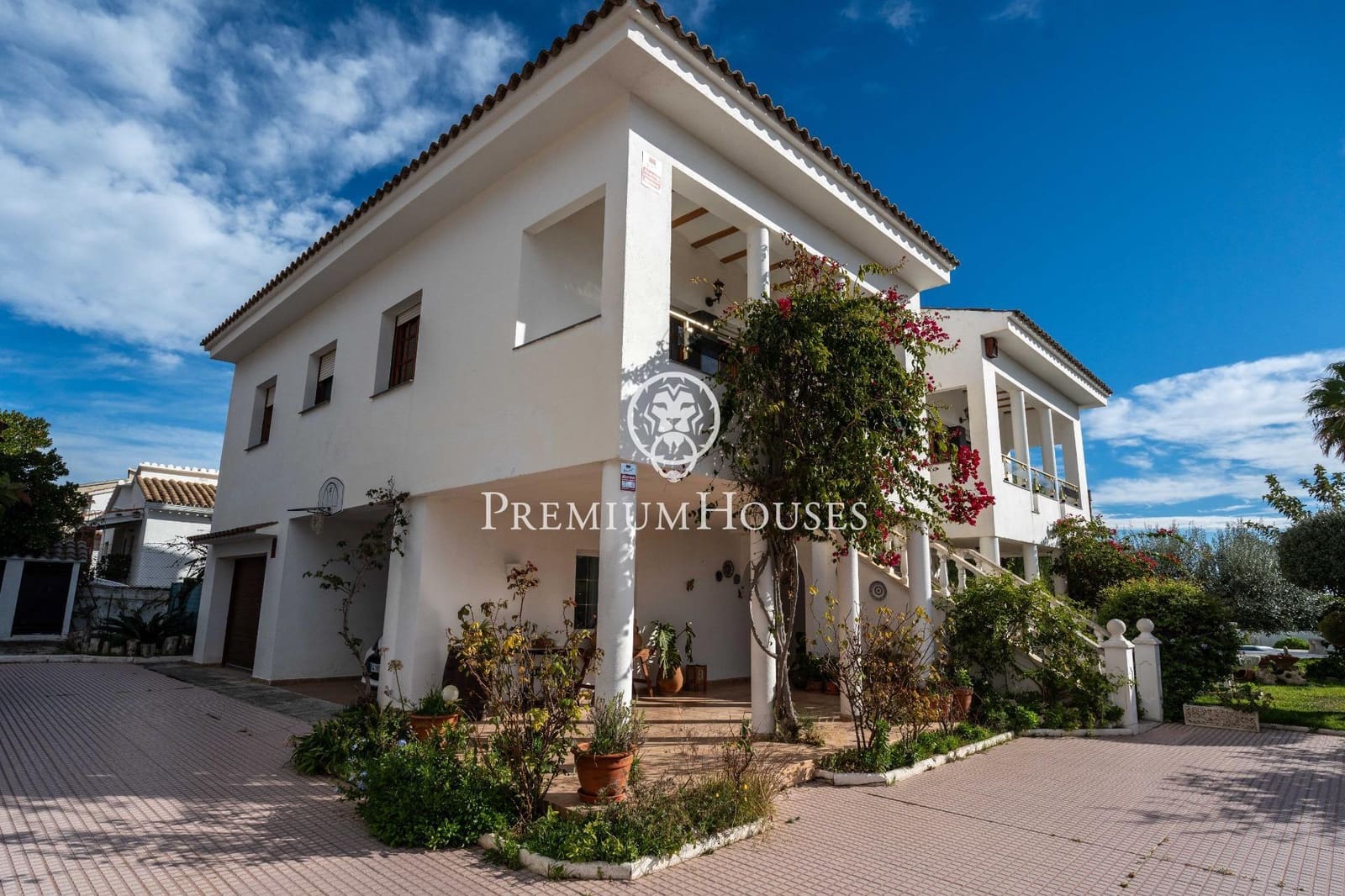 4 bedroom Villa for sale in Vilanova i la Geltru with pool garage - € 715,000 (Ref: 9419617)