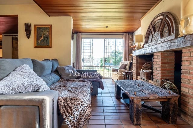 4 soveværelse Bungalow til salg i Salou med swimmingpool - € 650.000 (Ref: 9465714)