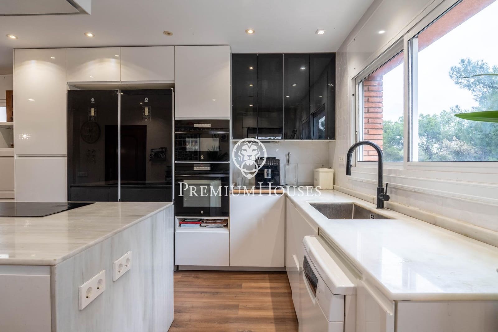 6 bedroom Villa for sale in Castelldefels with pool garage - € 1,445,000 (Ref: 9485349)