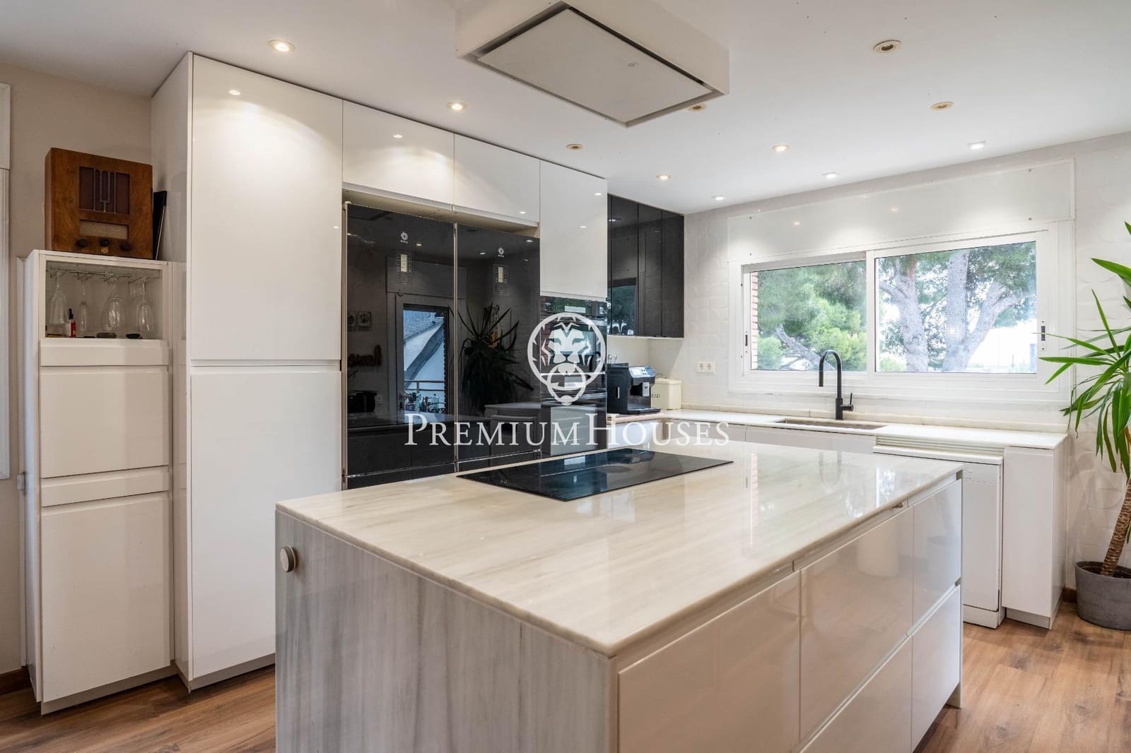 6 bedroom Villa for sale in Castelldefels with pool garage - € 1,445,000 (Ref: 9485349)