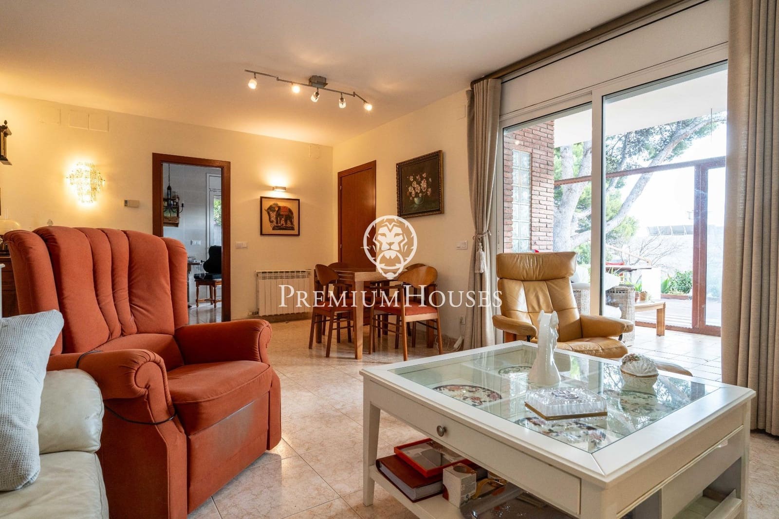 6 bedroom Villa for sale in Castelldefels with pool garage - € 1,445,000 (Ref: 9485349)