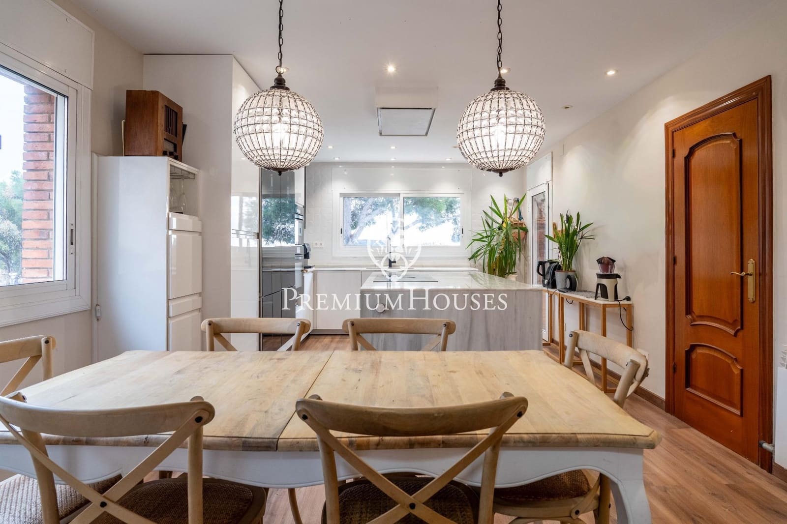 6 bedroom Villa for sale in Castelldefels with pool garage - € 1,445,000 (Ref: 9485349)