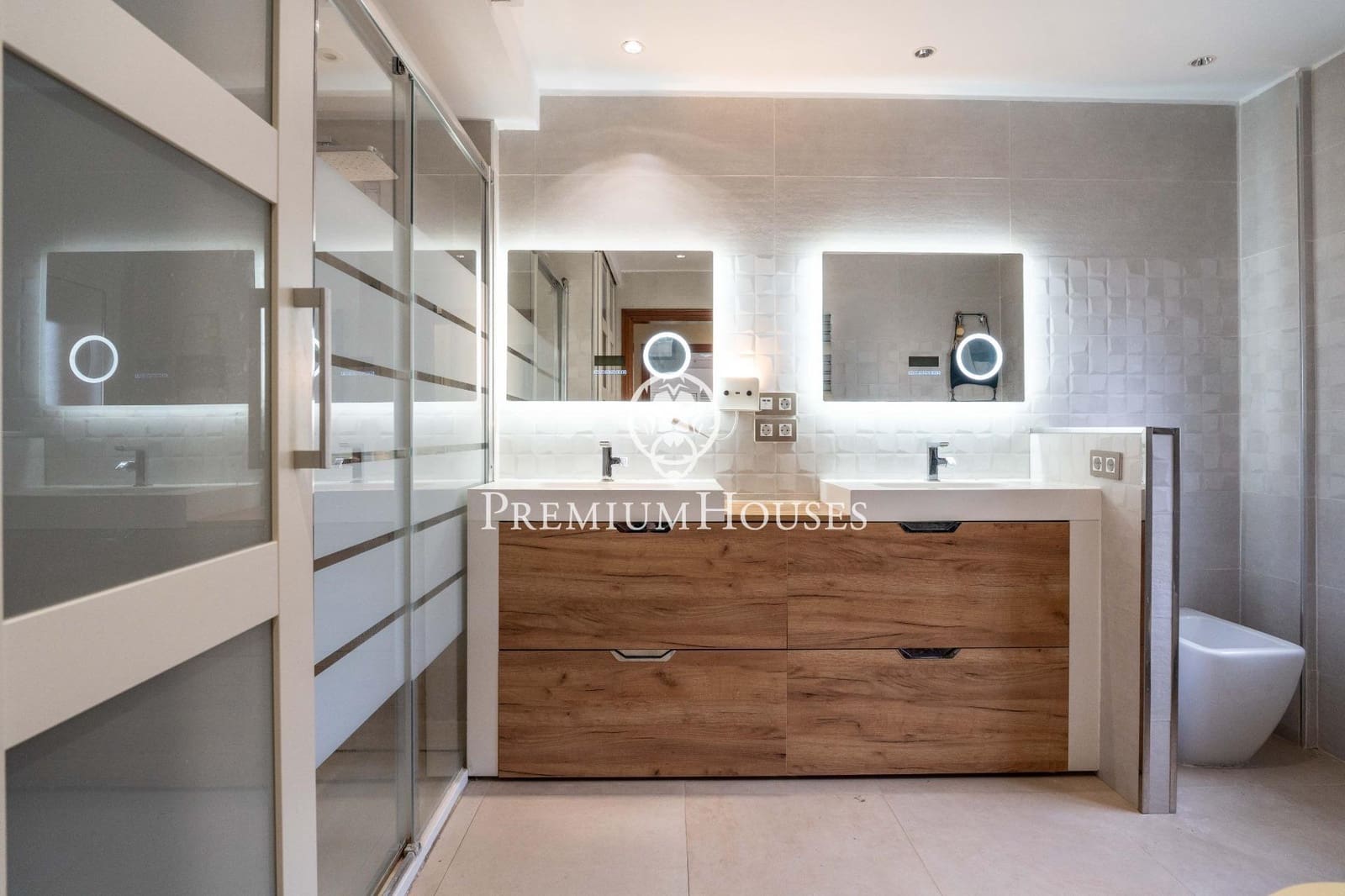 6 bedroom Villa for sale in Castelldefels with pool garage - € 1,445,000 (Ref: 9485349)