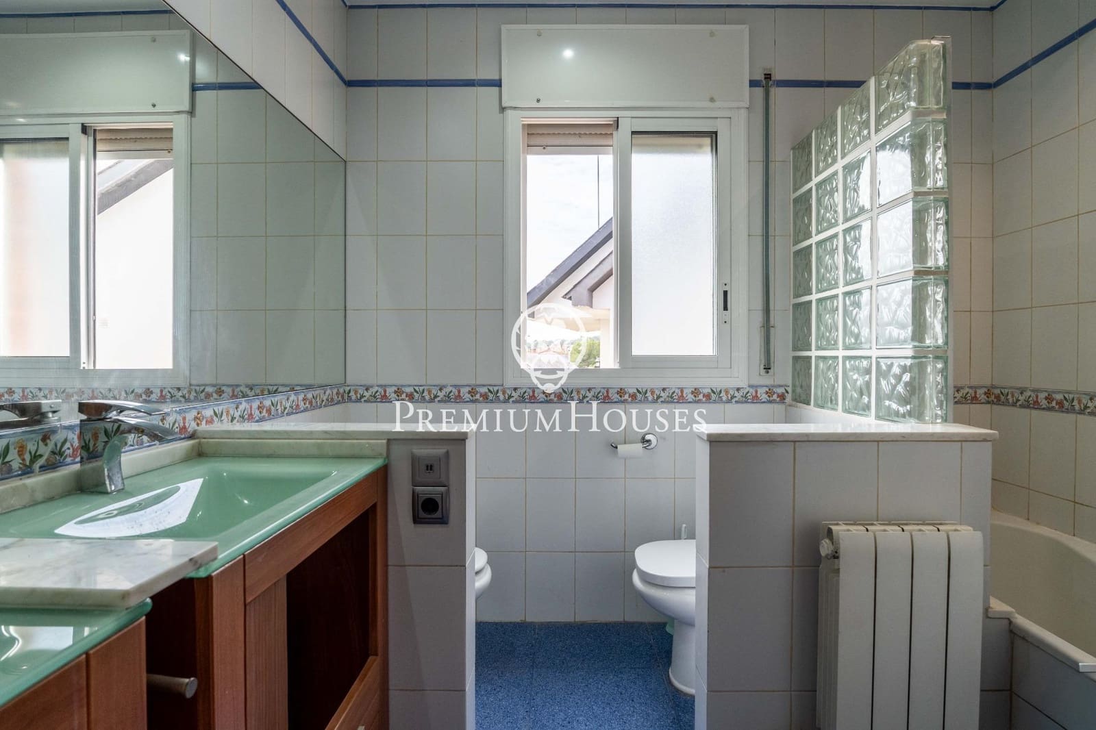 6 bedroom Villa for sale in Castelldefels with pool garage - € 1,445,000 (Ref: 9485349)