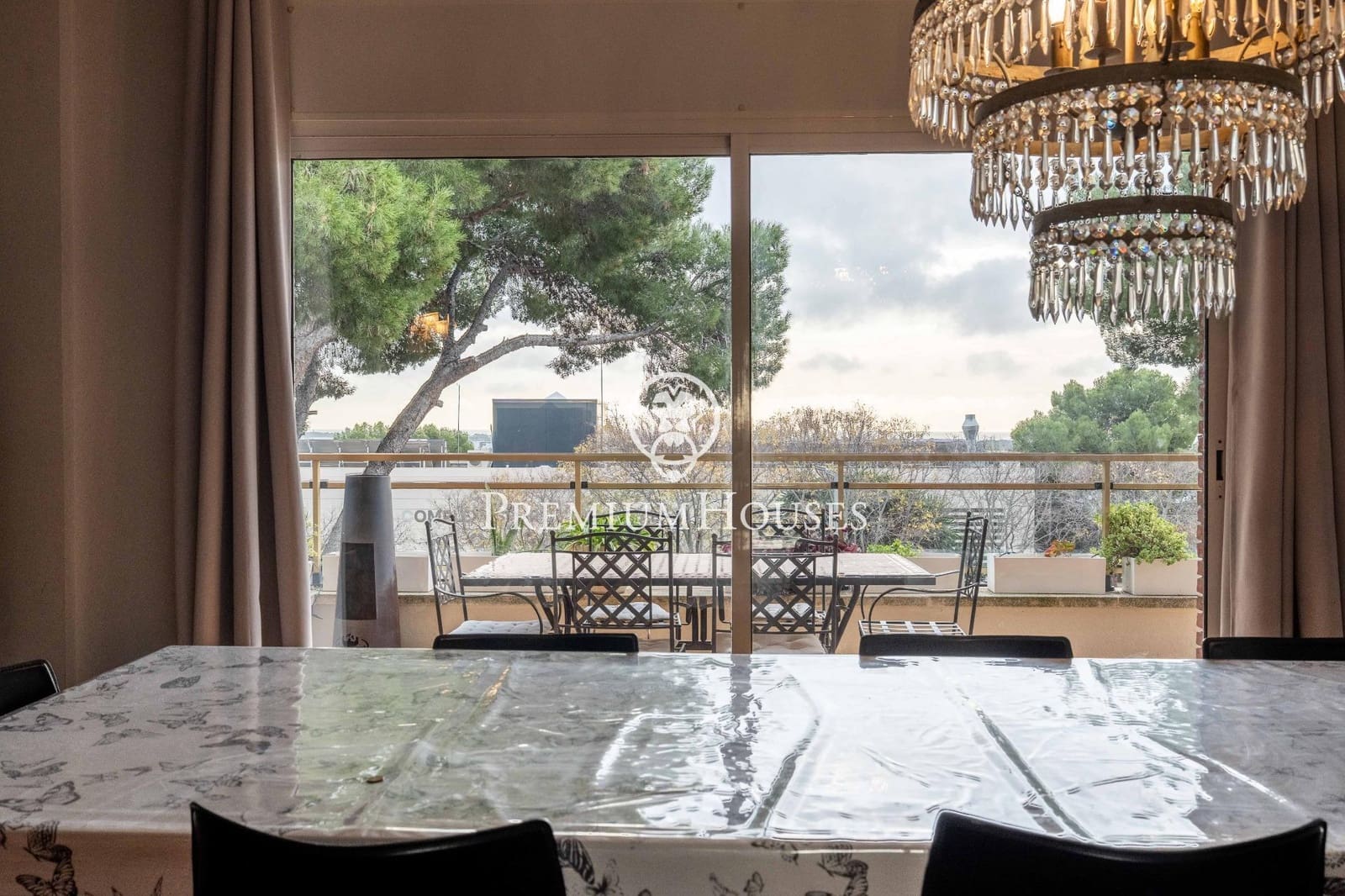 6 bedroom Villa for sale in Castelldefels with pool garage - € 1,445,000 (Ref: 9485349)