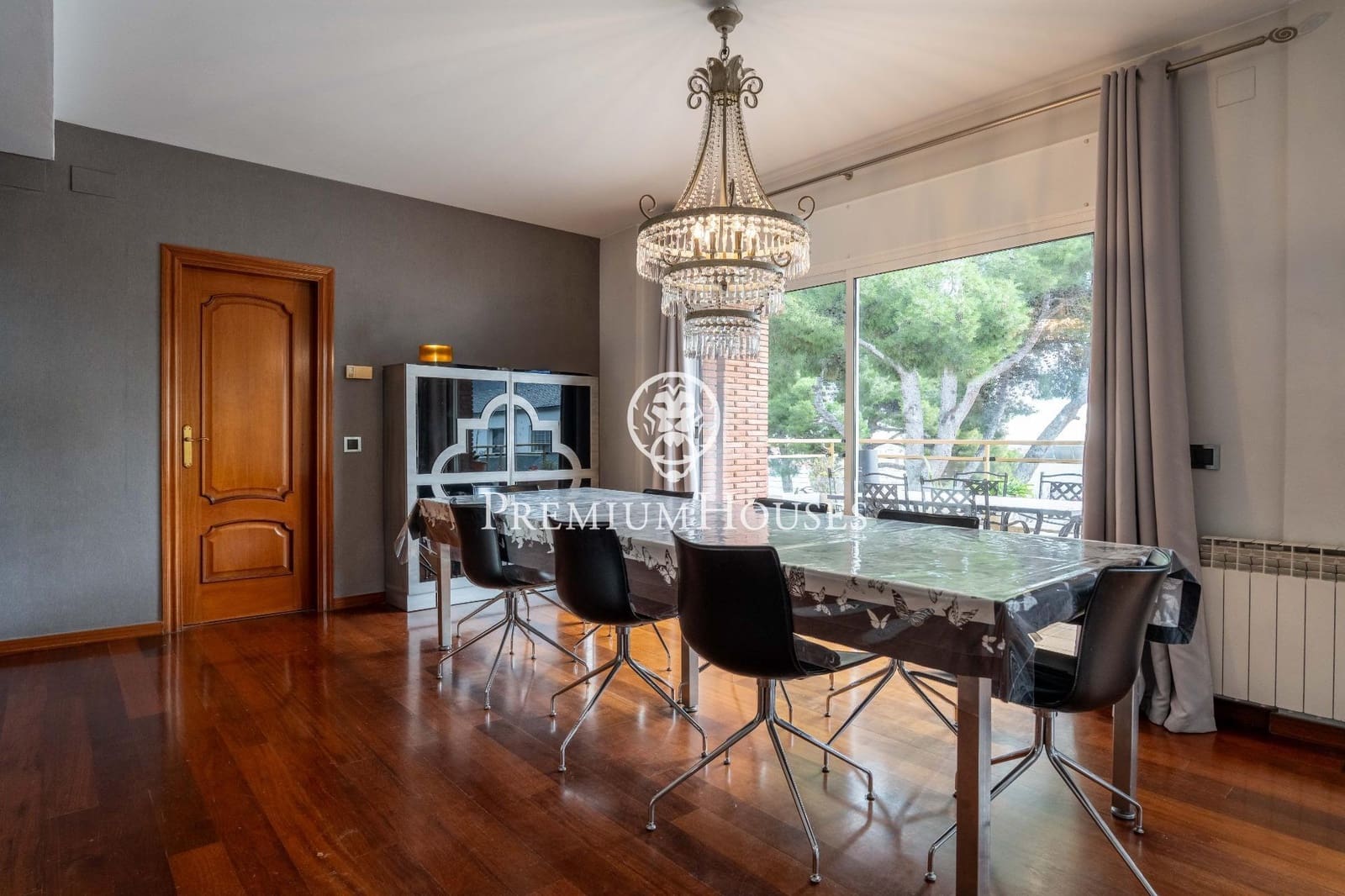 6 bedroom Villa for sale in Castelldefels with pool garage - € 1,445,000 (Ref: 9485349)