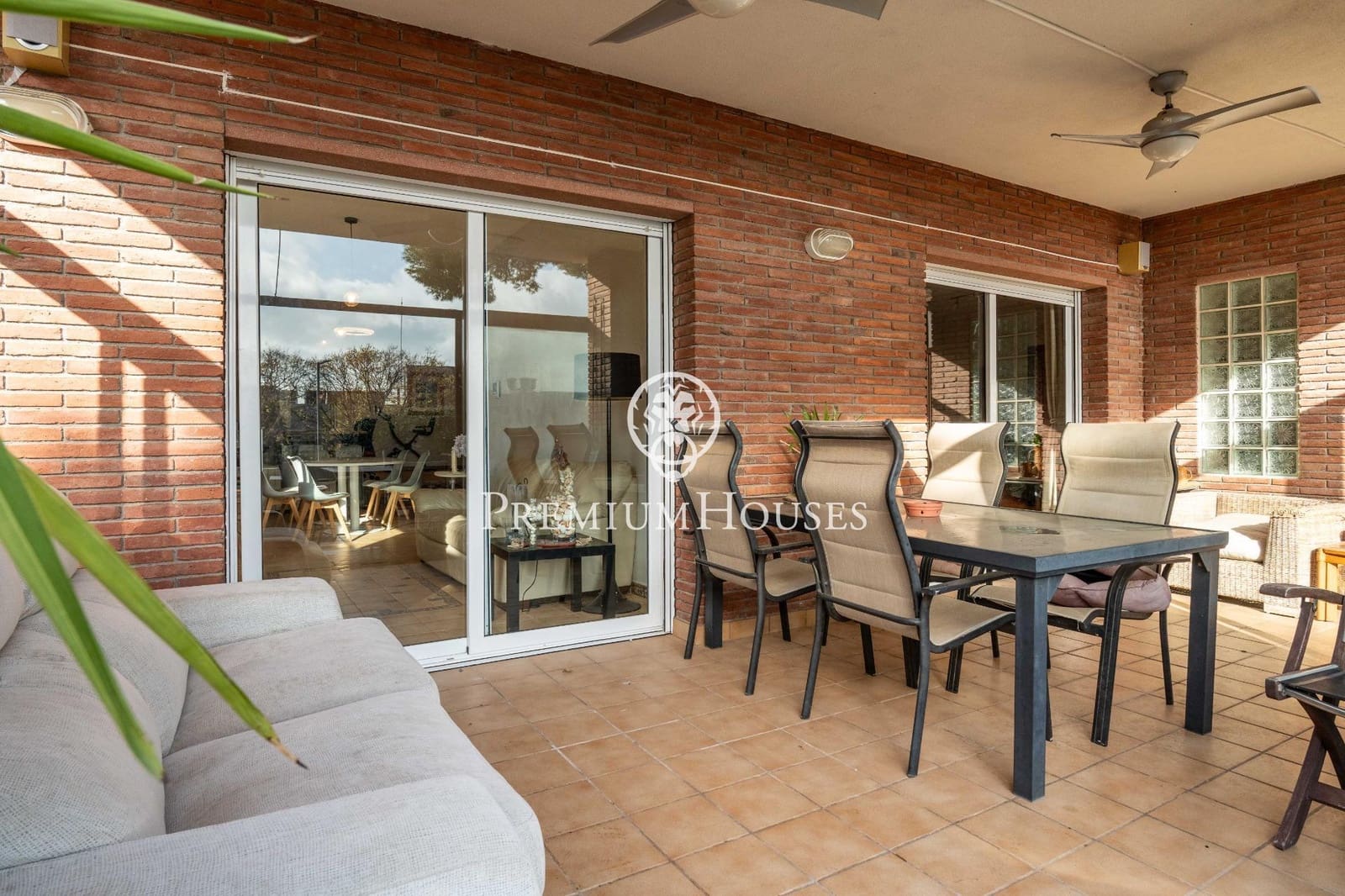 6 bedroom Villa for sale in Castelldefels with pool garage - € 1,445,000 (Ref: 9485349)