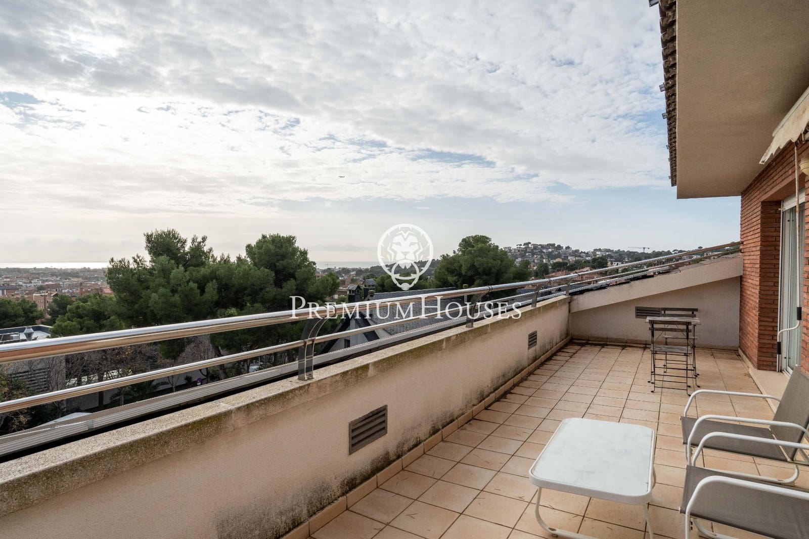 6 bedroom Villa for sale in Castelldefels with pool garage - € 1,445,000 (Ref: 9485349)