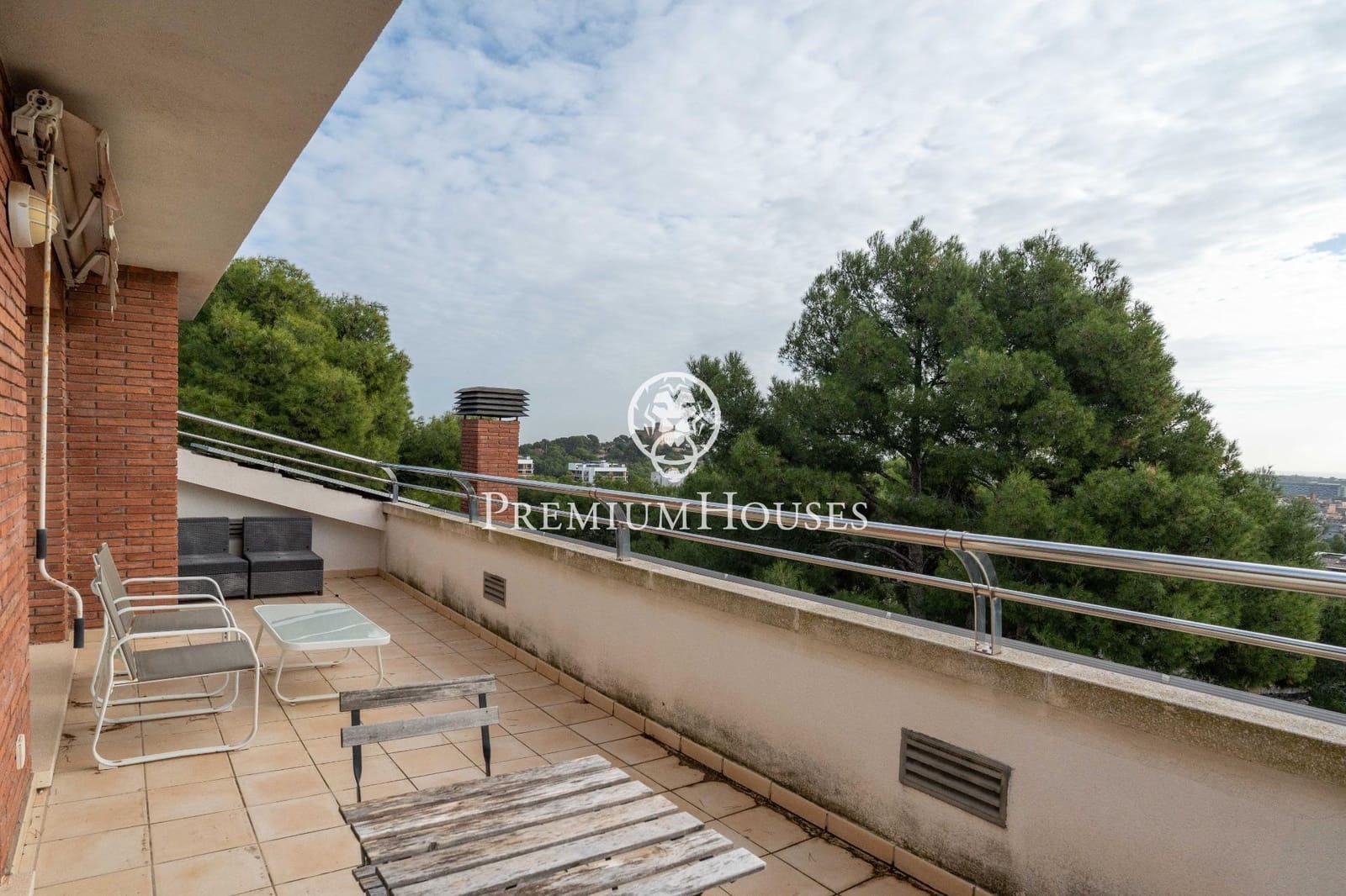 6 bedroom Villa for sale in Castelldefels with pool garage - € 1,445,000 (Ref: 9485349)