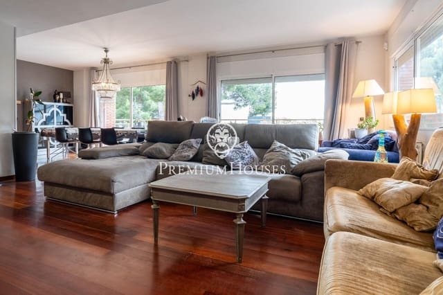 6 bedroom Villa for sale in Castelldefels with pool garage - € 1,350,000 (Ref: 9485349)