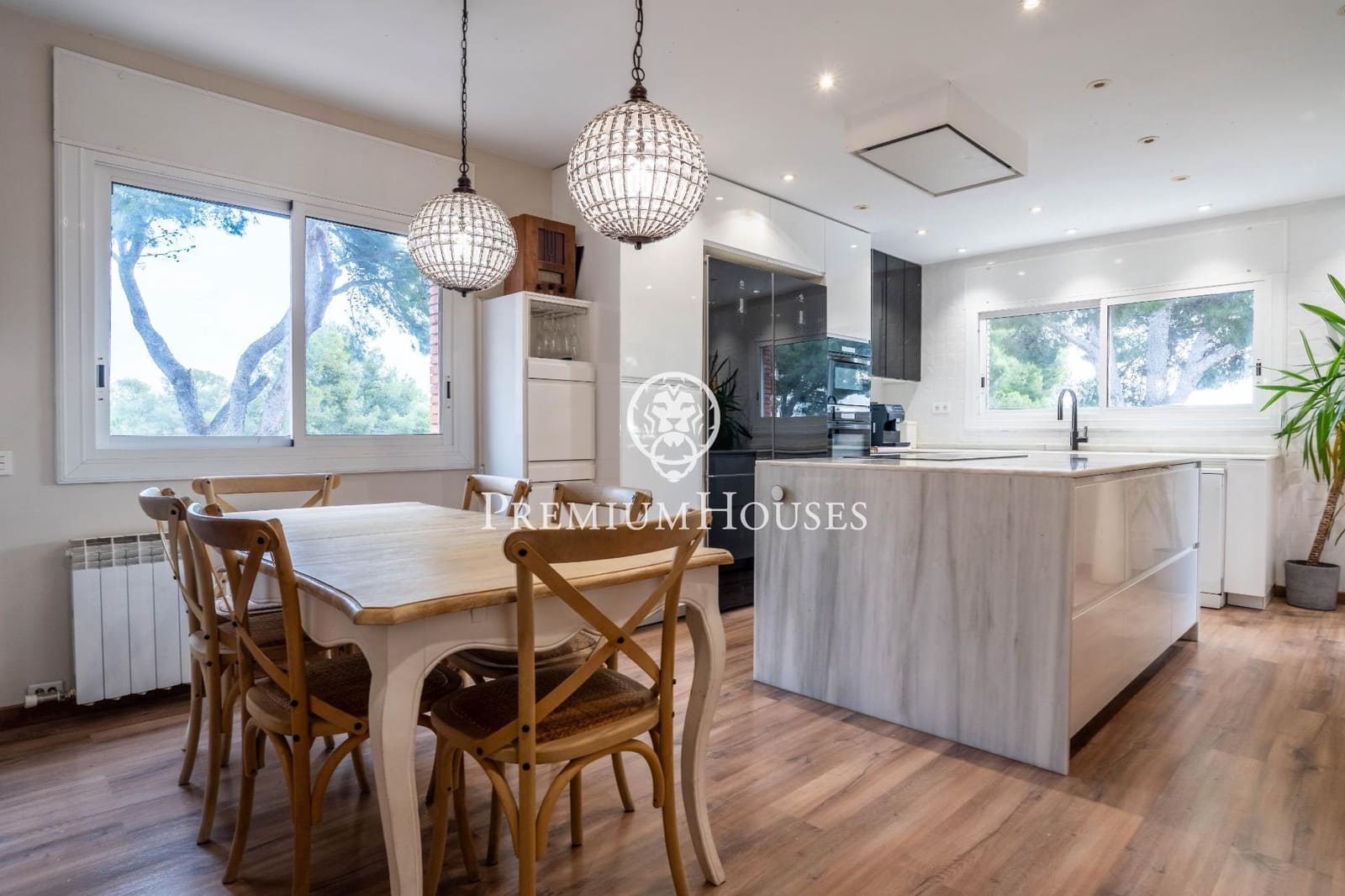 6 makuuhuone Huvila myytävänä paikassa Castelldefels mukana uima-altaan 
autotalli - 1 375 000 € (Ref: 9485349)