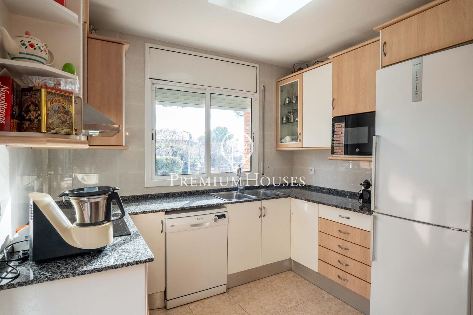 6 makuuhuone Huvila myytävänä paikassa Castelldefels mukana uima-altaan 
autotalli - 1 375 000 € (Ref: 9485349)