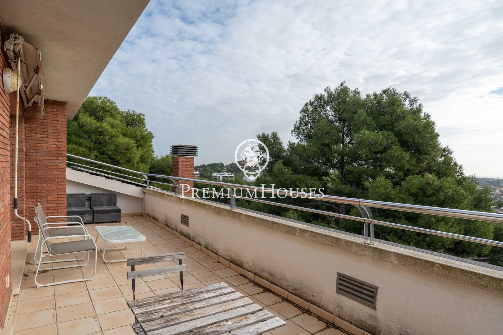 6 makuuhuone Huvila myytävänä paikassa Castelldefels mukana uima-altaan 
autotalli - 1 375 000 € (Ref: 9485349)