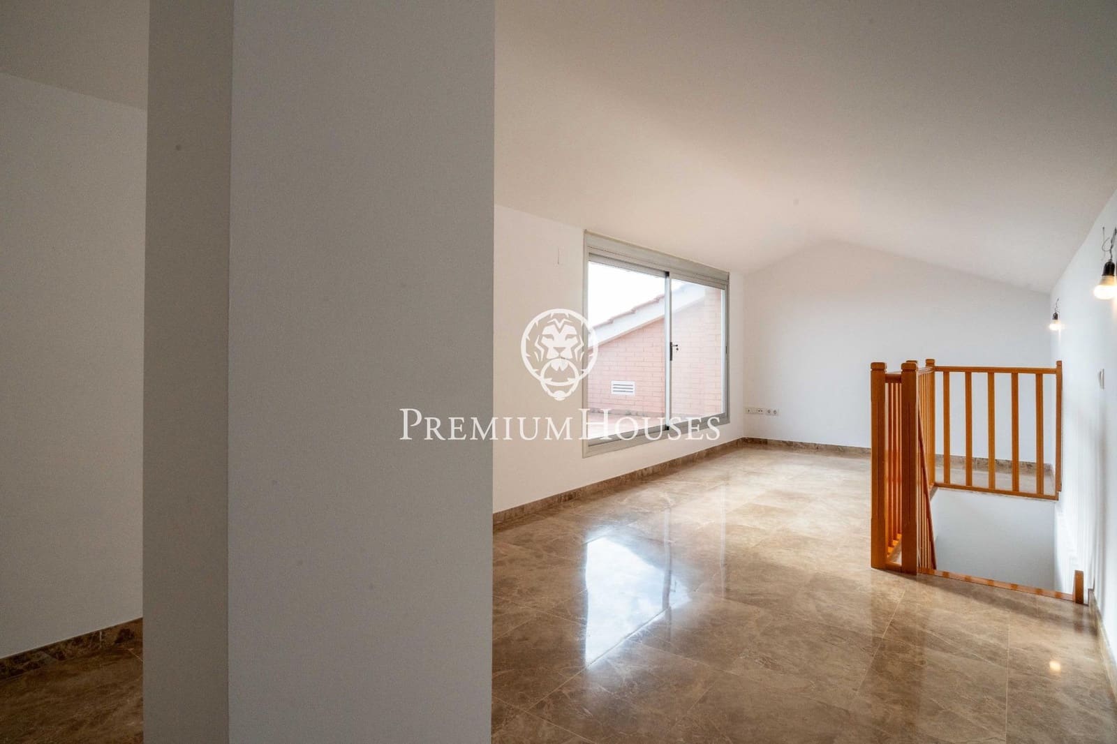 4 sovrum Takvåning till salu i Gava med pool - 1 100 000 € (Ref: 9491644)