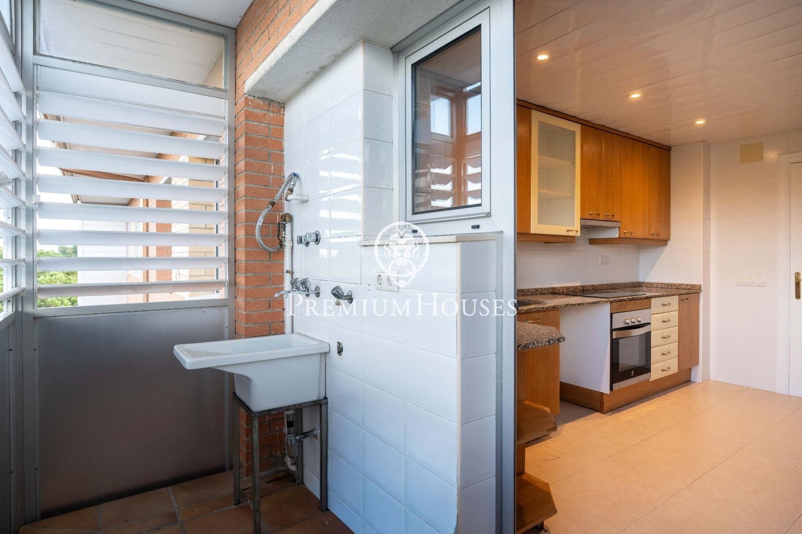 4 sovrum Takvåning till salu i Gava med pool - 1 100 000 € (Ref: 9491644)