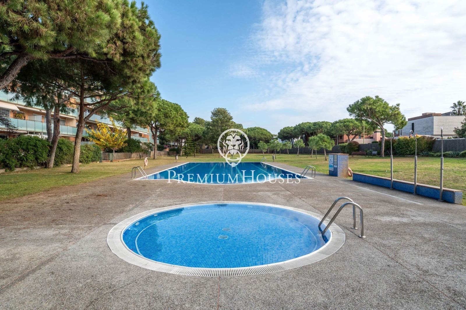 4 sovrum Takvåning till salu i Gava med pool - 1 100 000 € (Ref: 9491644)