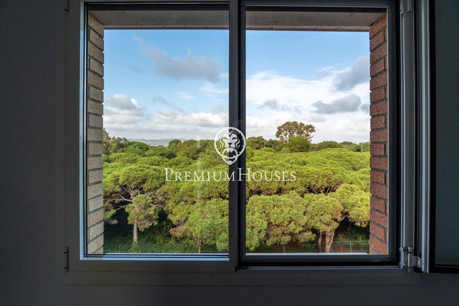 4 sovrum Takvåning till salu i Gava med pool - 1 100 000 € (Ref: 9491644)