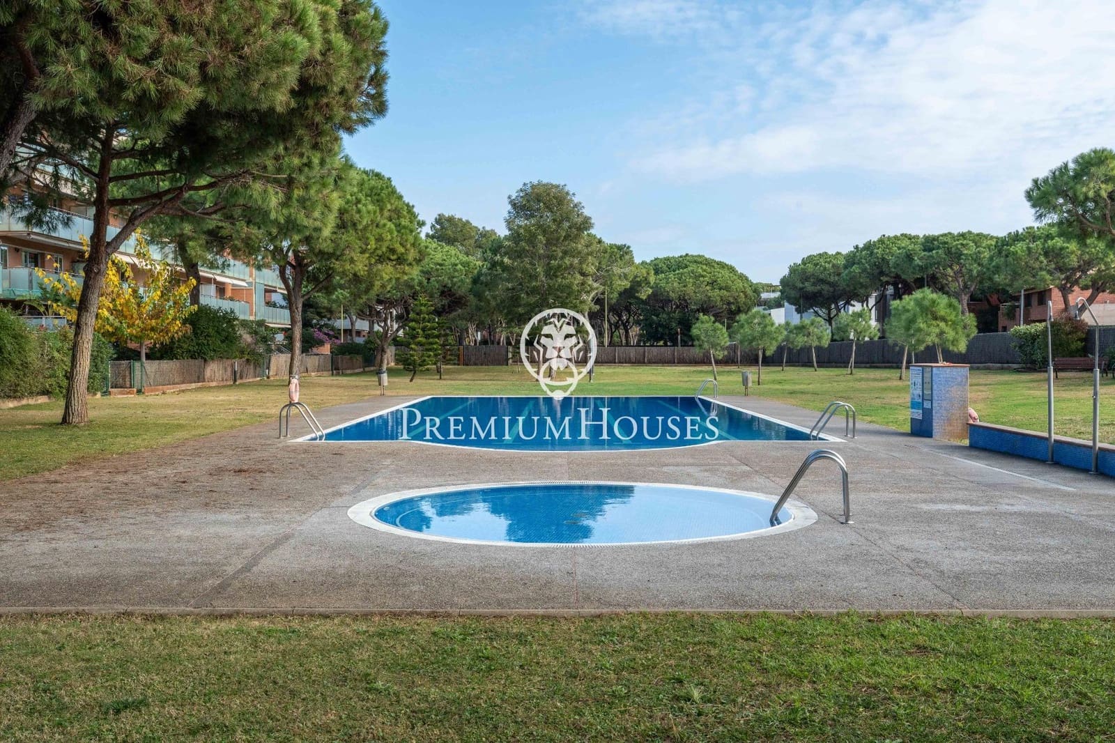 4 sovrum Takvåning till salu i Gava med pool - 1 100 000 € (Ref: 9491644)