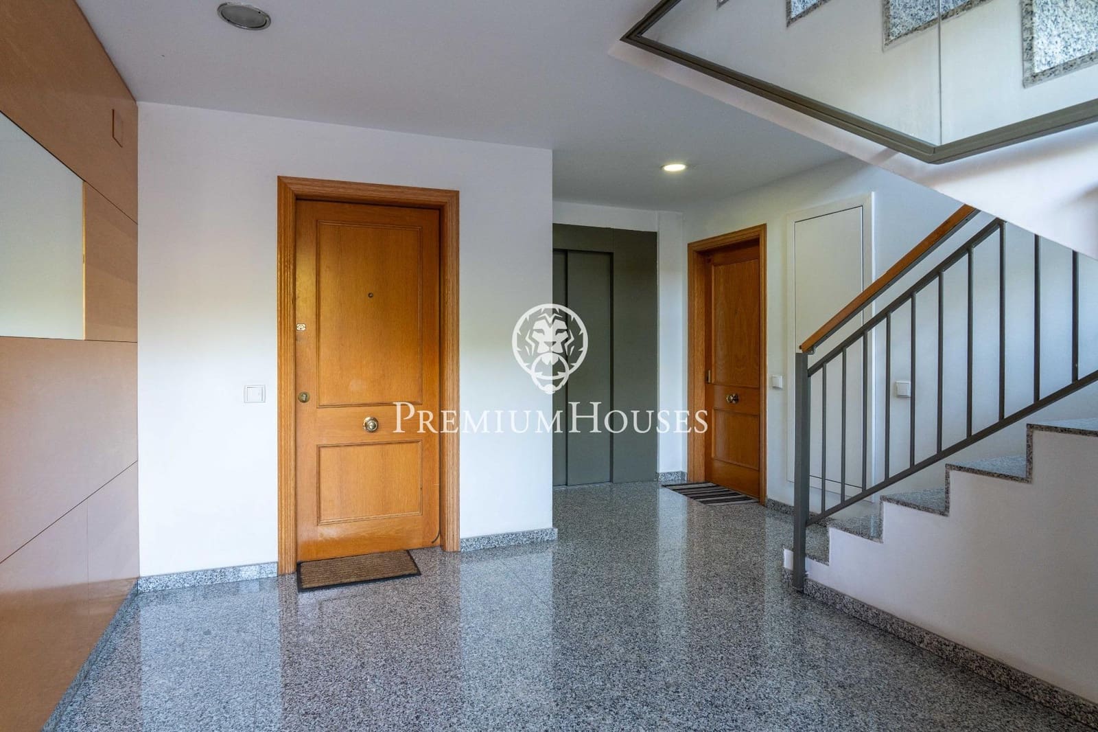 4 sovrum Takvåning till salu i Gava med pool - 1 100 000 € (Ref: 9491644)