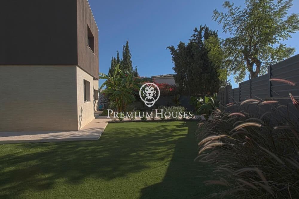 6 bedroom Villa for sale in Sitges with pool garage - € 1,750,000 (Ref: 9496408)