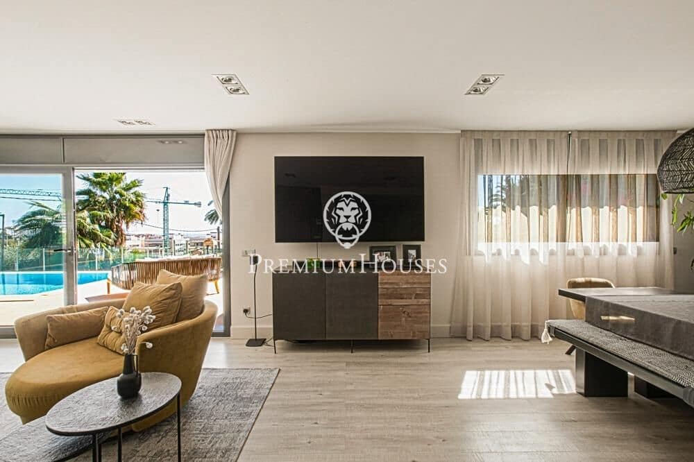 6 bedroom Villa for sale in Sitges with pool garage - € 1,750,000 (Ref: 9496408)