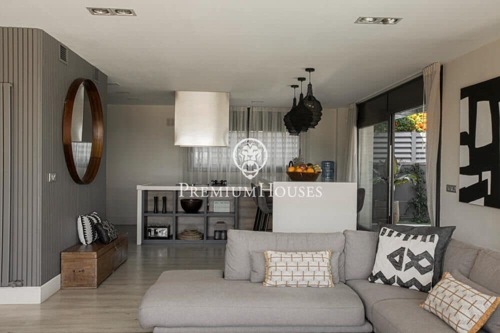 6 bedroom Villa for sale in Sitges with pool garage - € 1,750,000 (Ref: 9496408)