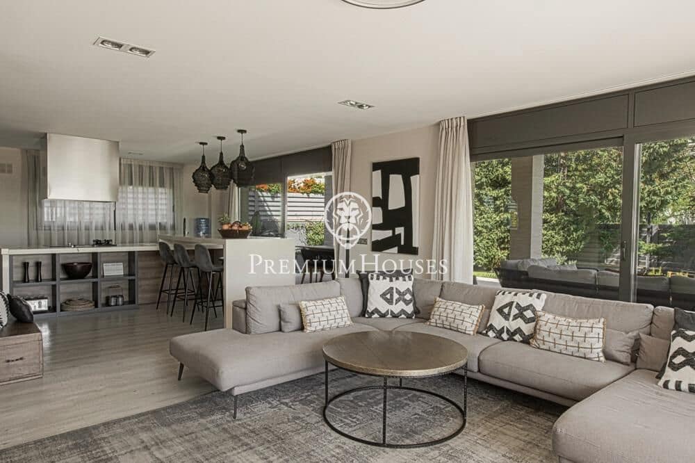 6 bedroom Villa for sale in Sitges with pool garage - € 1,750,000 (Ref: 9496408)