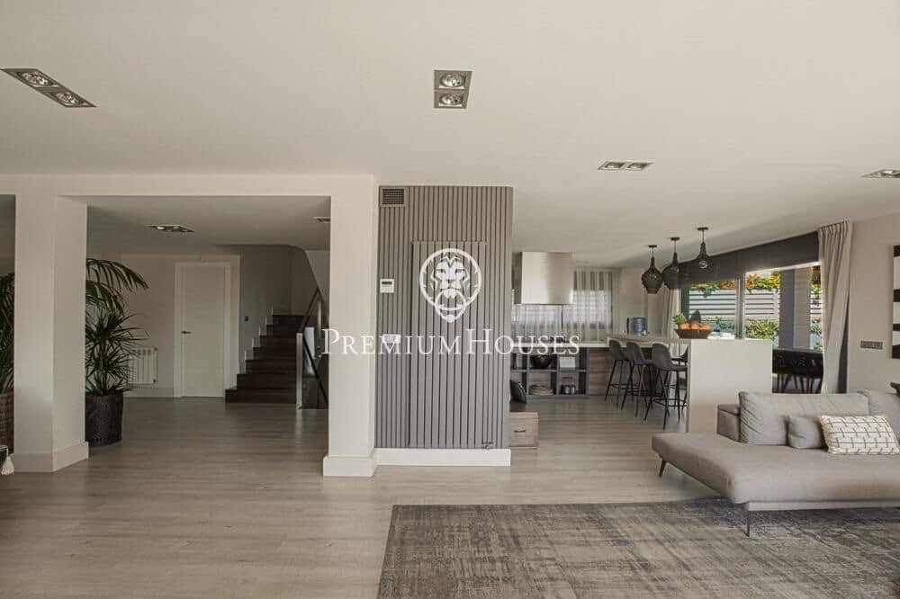 6 bedroom Villa for sale in Sitges with pool garage - € 1,750,000 (Ref: 9496408)