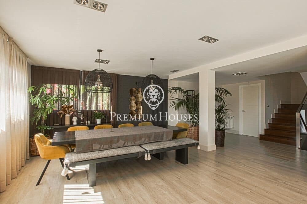 6 bedroom Villa for sale in Sitges with pool garage - € 1,750,000 (Ref: 9496408)