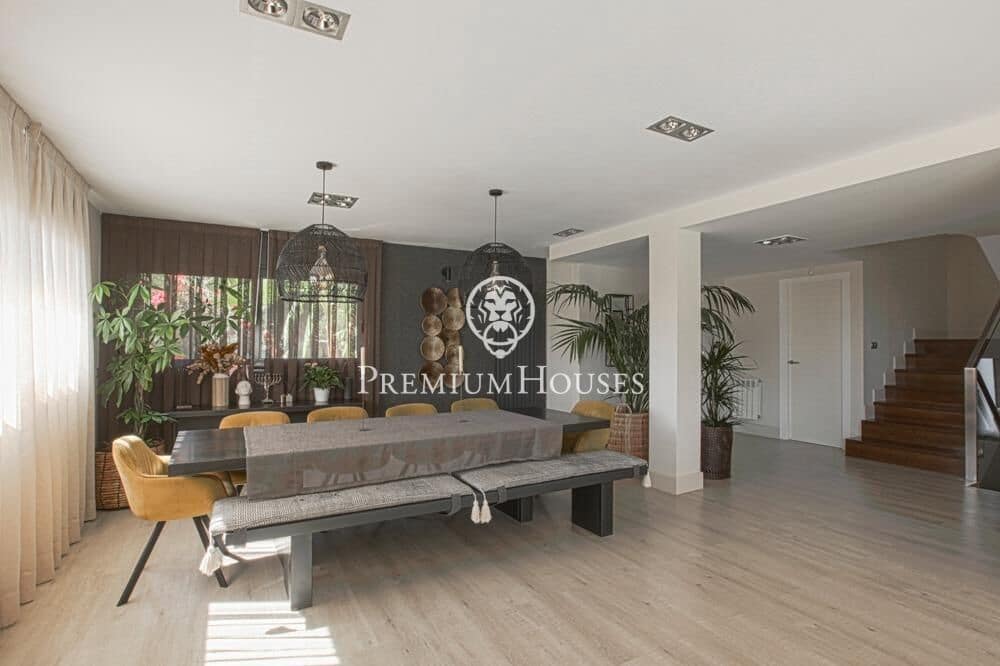 6 bedroom Villa for sale in Sitges with pool garage - € 1,750,000 (Ref: 9496408)